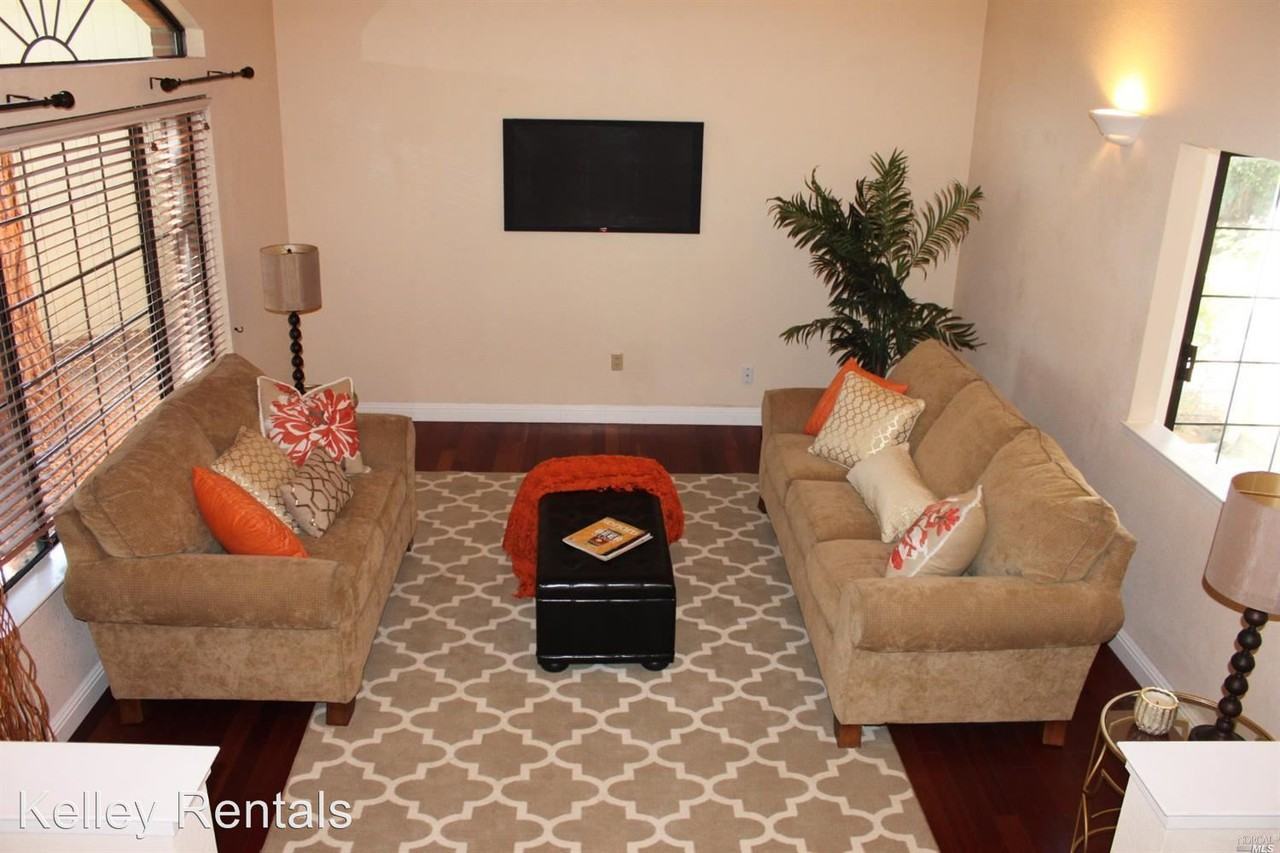 7 Voss Park Cir - Photo 2 of 37