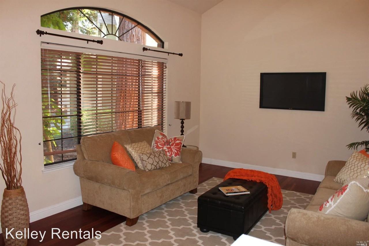 7 Voss Park Cir - Photo 3 of 37