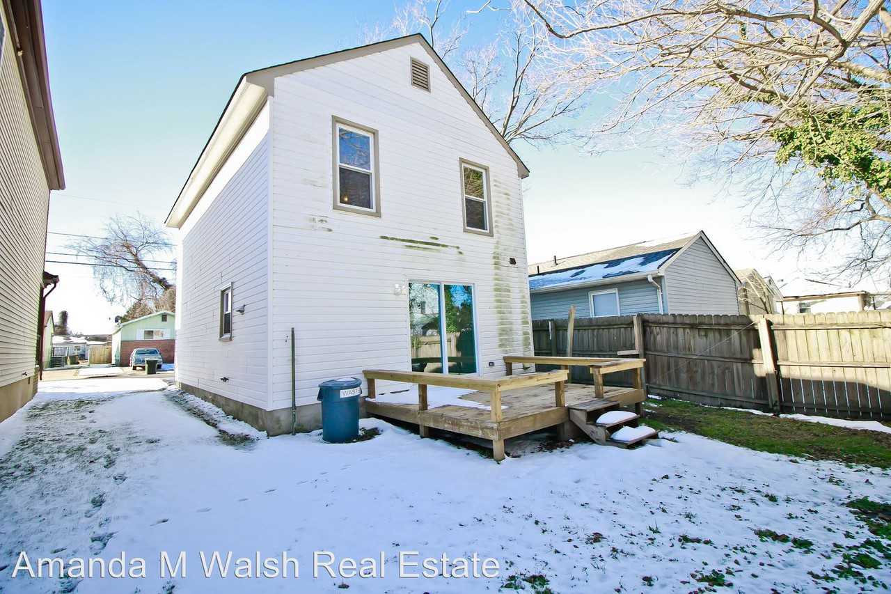 112 Maplewood St - Photo 3 of 31