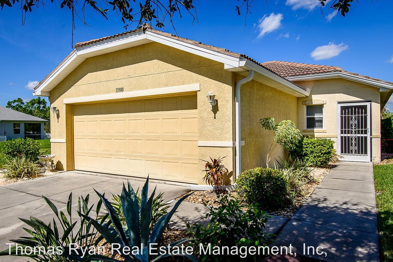 13300 SW Pembroke Cir N - Photo 2 of 32