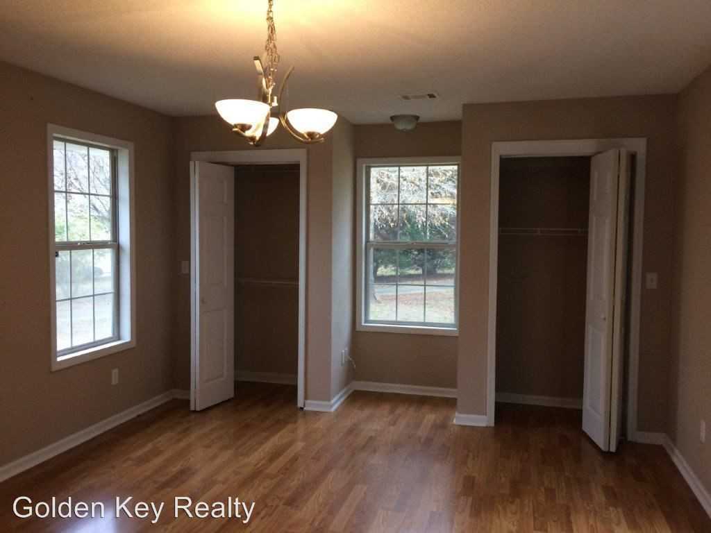 138 Salem Dr - Photo 2 of 13