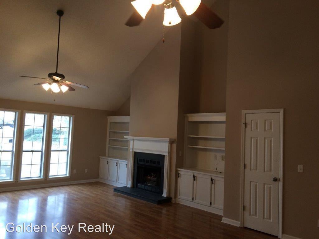 138 Salem Dr - Photo 3 of 13