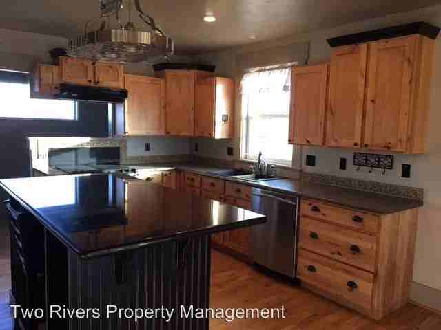 1374 Ross Rd - Photo 3 of 23