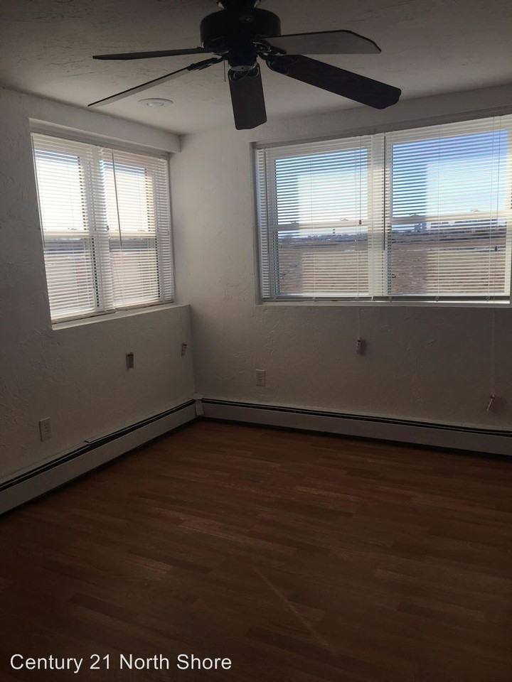 1107 Winthrop Pkwy - Photo 2 of 6