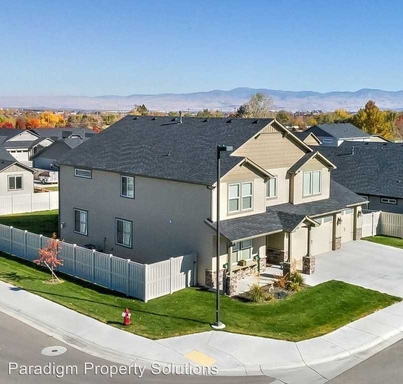 1050 W Riodosa Dr - Photo 2 of 32