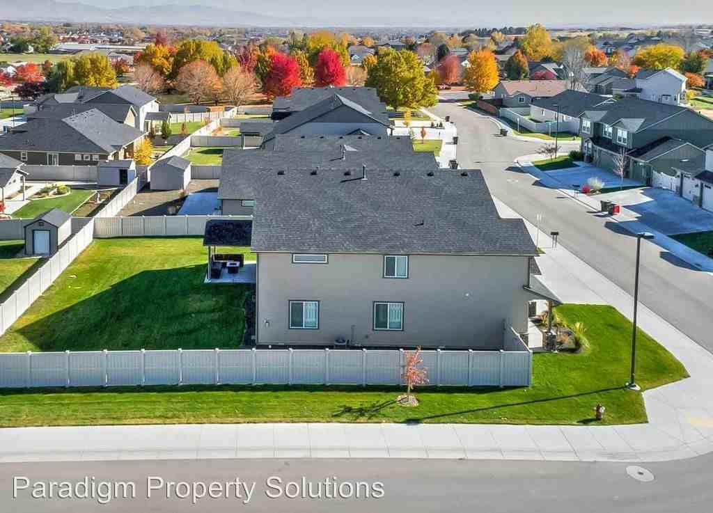 1050 W Riodosa Dr - Photo 3 of 32