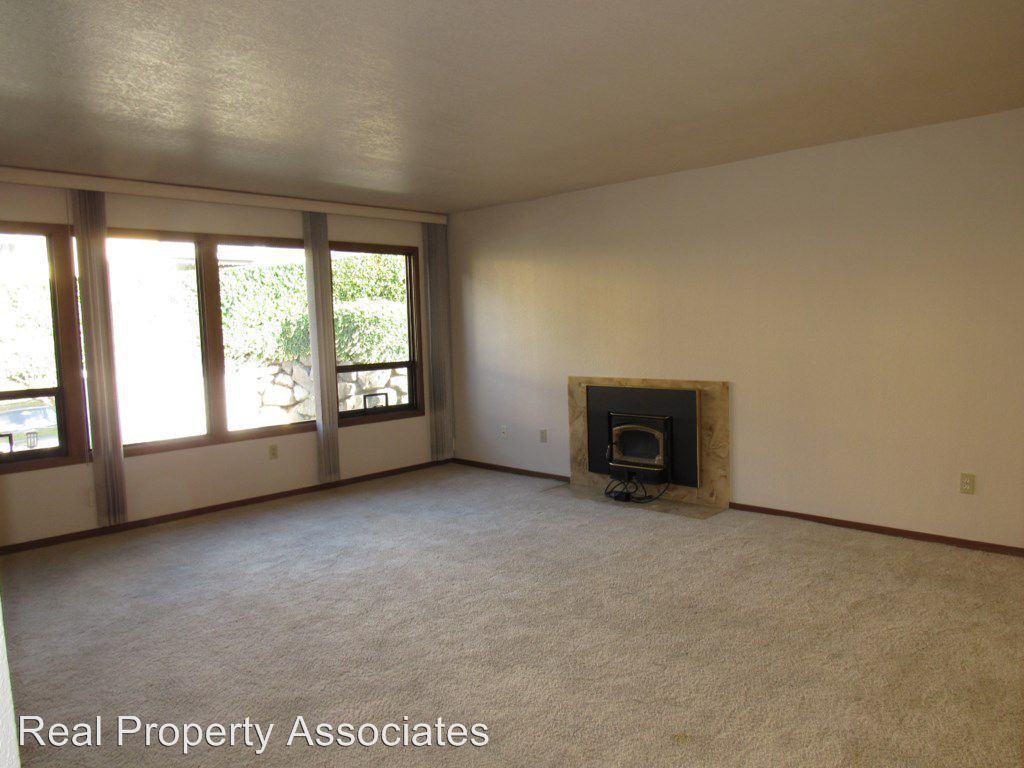 11620 100th Ave NE #C212 - Photo 2 of 24