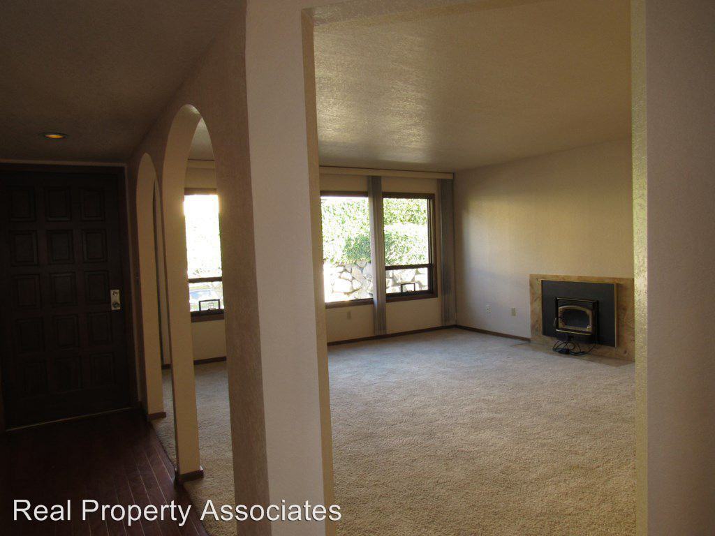 11620 100th Ave NE #C212 - Photo 3 of 24