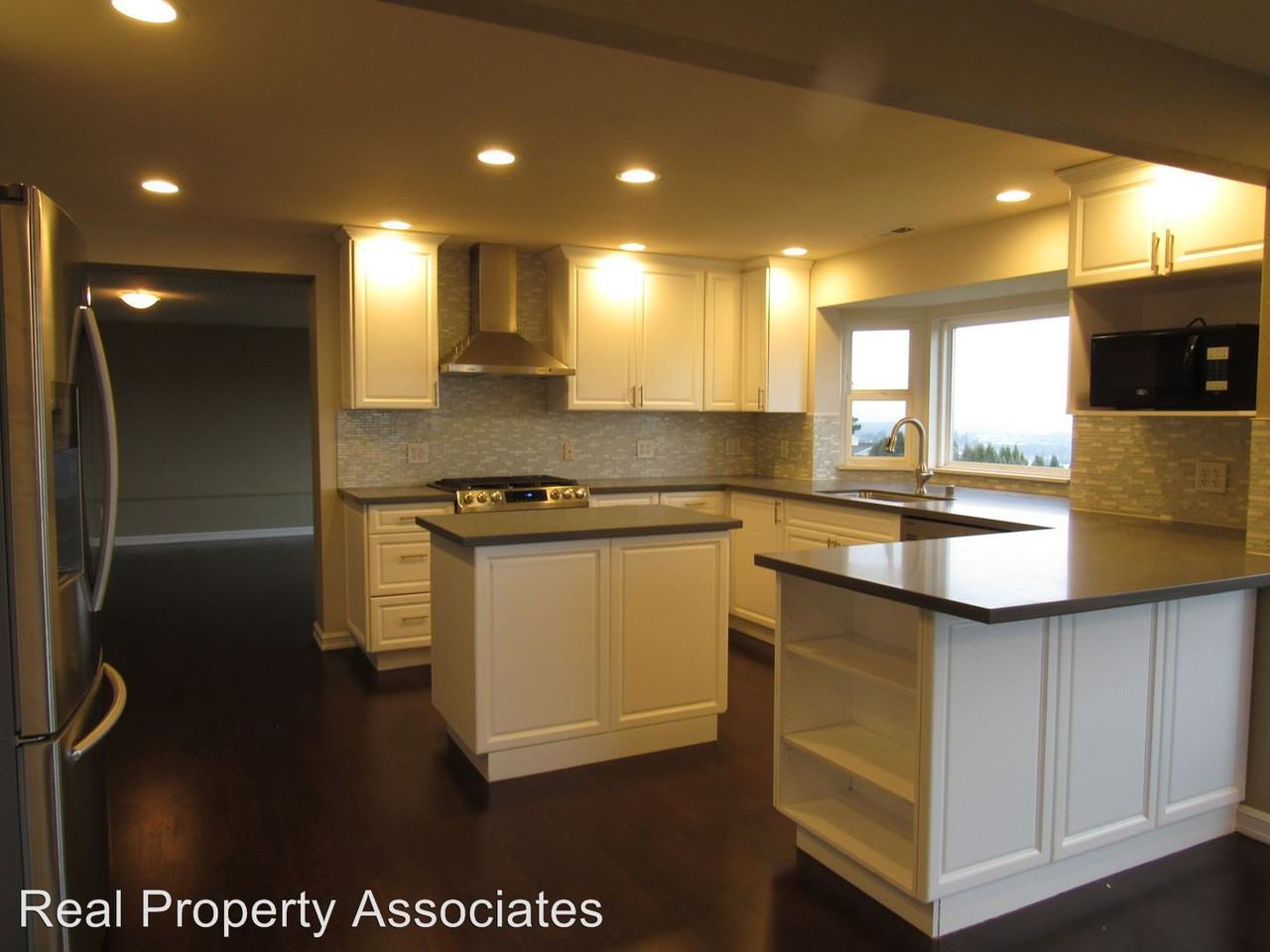 509 Renton Avenue South - Photo 3 of 33