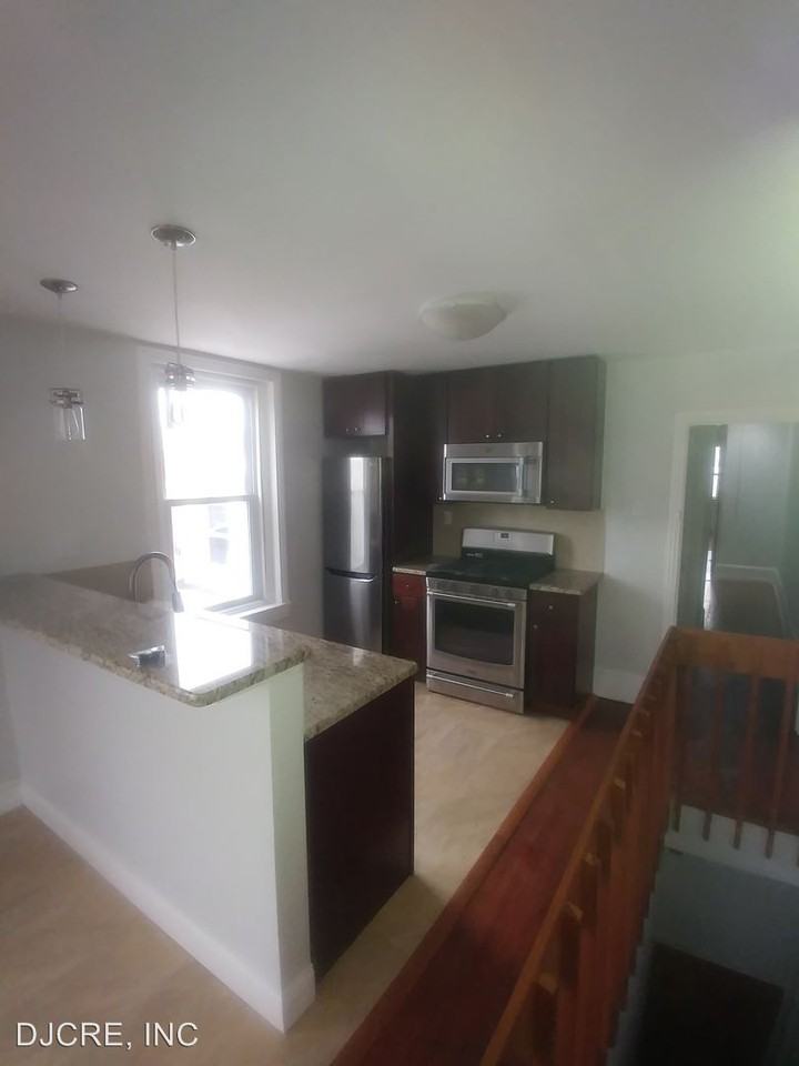 1161 S 13th Street - Photo 3 of 10