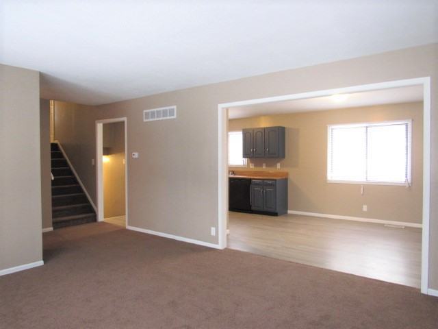 5255 Roxbury Rd - Photo 2 of 16