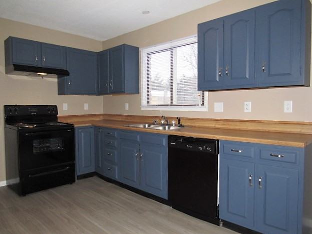 5255 Roxbury Rd - Photo 3 of 16