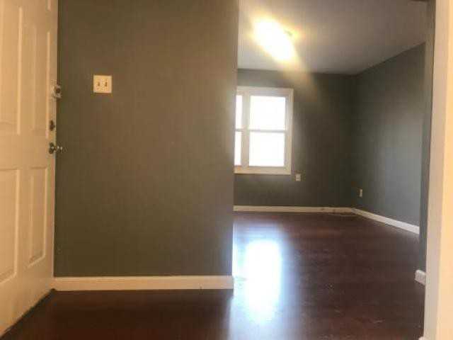 575 Klondike Ave - Photo 3 of 5