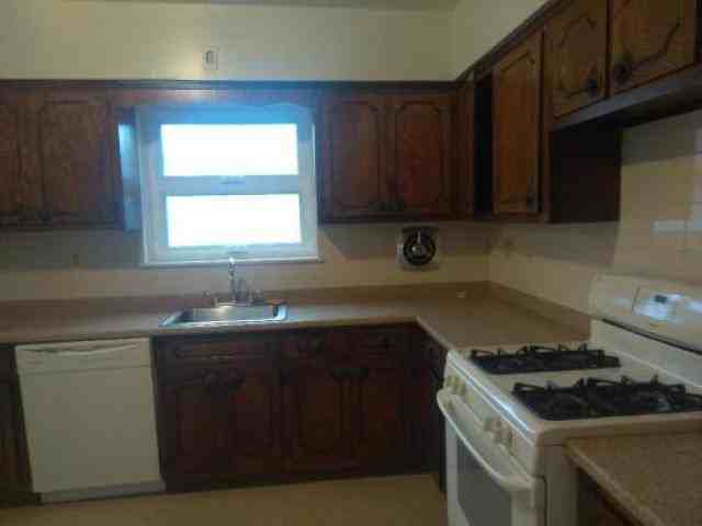 2065 E 19th St - Photo 3 of 6