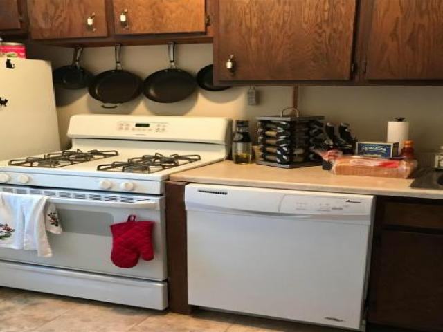 76-29 Commonwealth Blvd - Photo 2 of 6