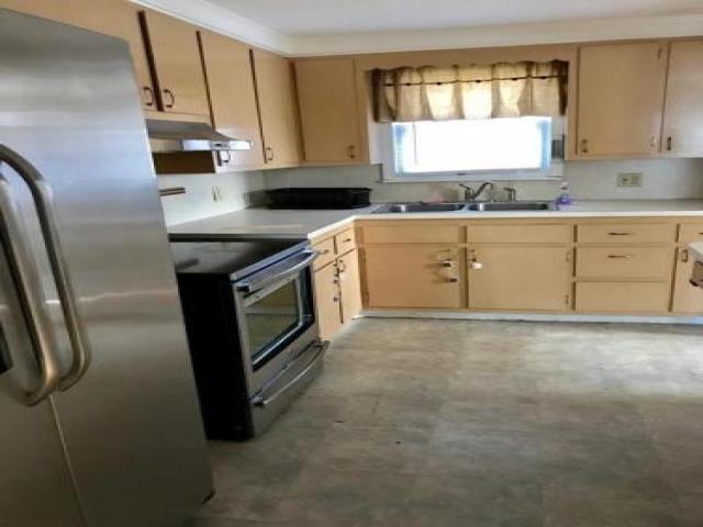 1012 Sumner St - Photo 2 of 5