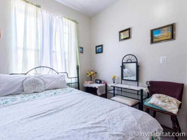 423 Essex St - Photo 2 of 4