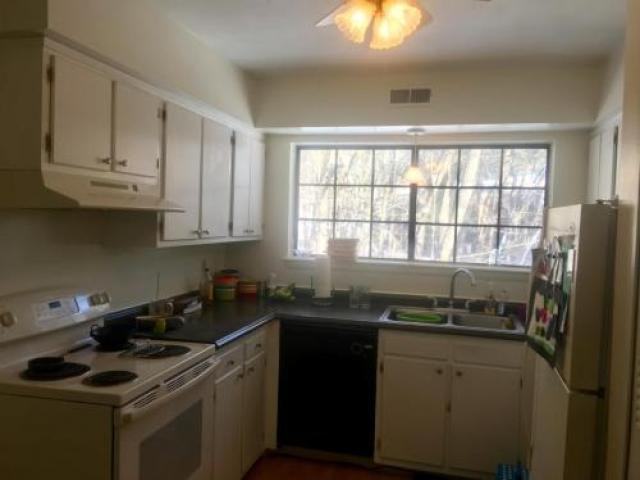 103 Patroon Dr - Photo 2 of 5