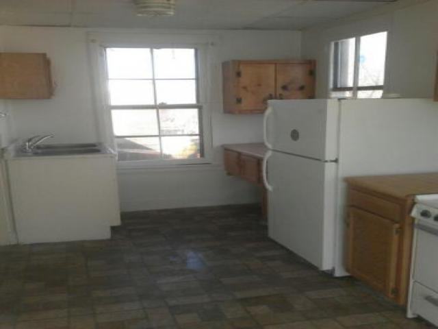 526 State St - Photo 2 of 3