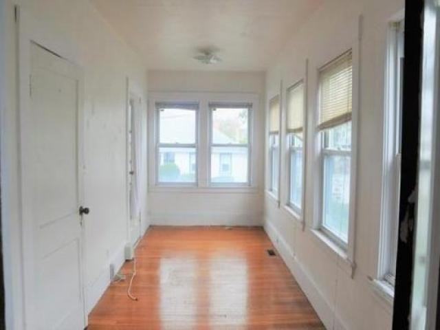 10 Brewster St - Photo 3 of 6