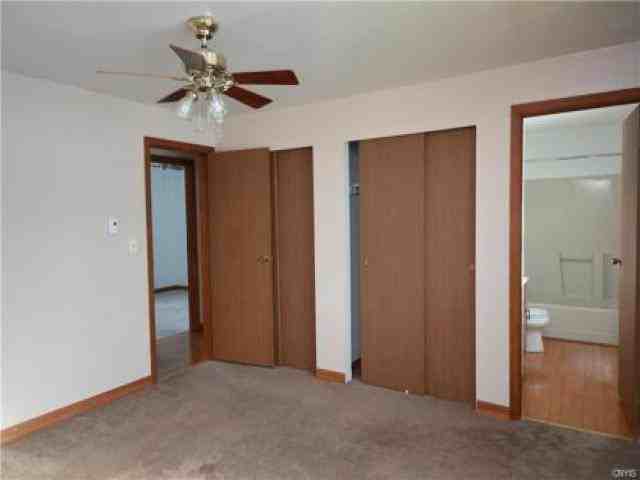 21512 Floral Dr - Photo 2 of 6