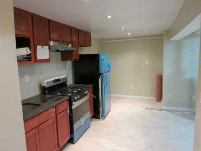 223 Montauk Ave - Photo 3 of 6