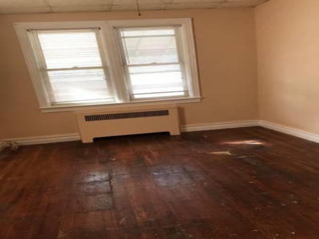 1635 Mahan Ave - Photo 2 of 6