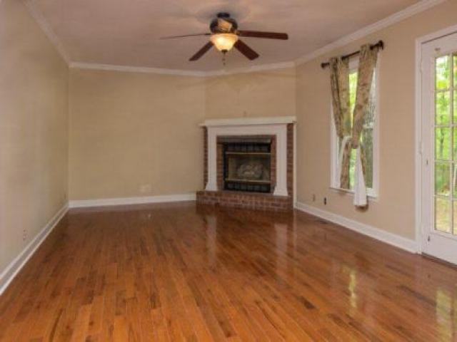 2622 Oak Ridge Dr - Photo 3 of 4