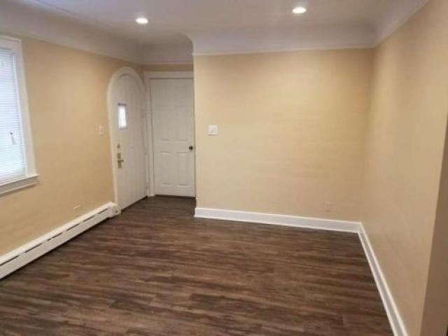 6149 Barrie St - Photo 2 of 6