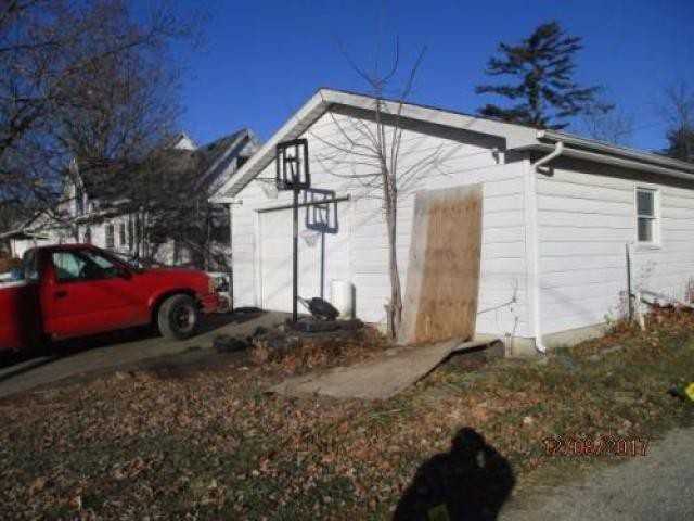 902 N Monroe St - Photo 2 of 6