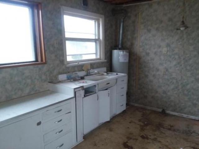 902 N Monroe St - Photo 3 of 6