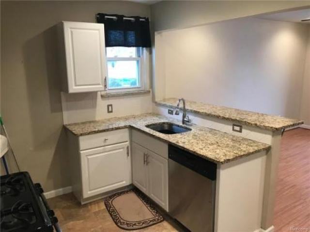 2806 Queen St - Photo 2 of 6