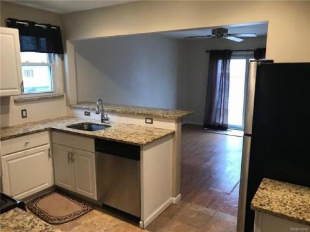 2806 Queen St - Photo 3 of 6