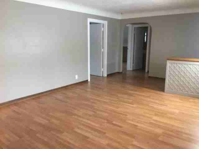 240 Estelle Ct - Photo 3 of 6