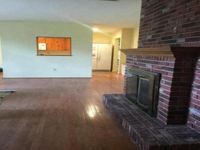 1524 Clarendon Ave - Photo 3 of 6