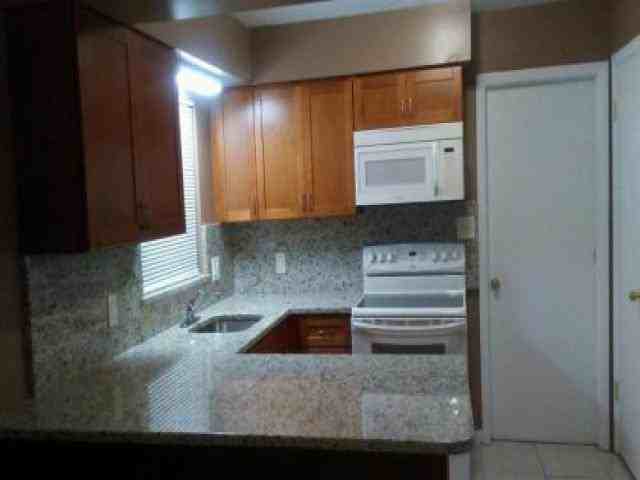 1005 Coconut Dr - Photo 3 of 6