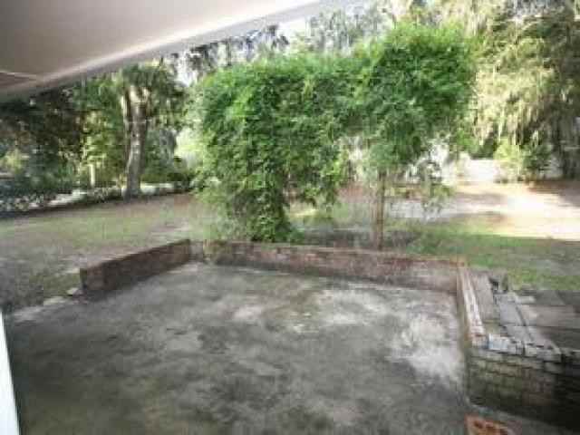 140 Arlington Dr - Photo 3 of 6