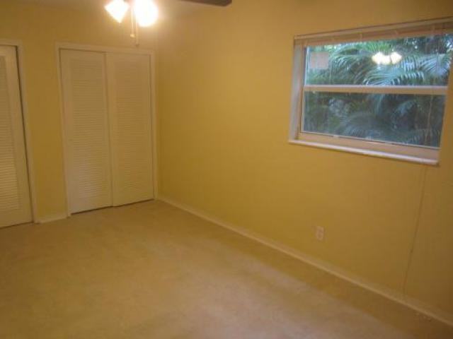 3213 SE 12th St - Photo 2 of 6