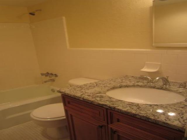 3213 SE 12th St - Photo 3 of 6