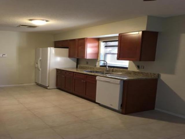 1644 Prowmore Dr - Photo 2 of 6