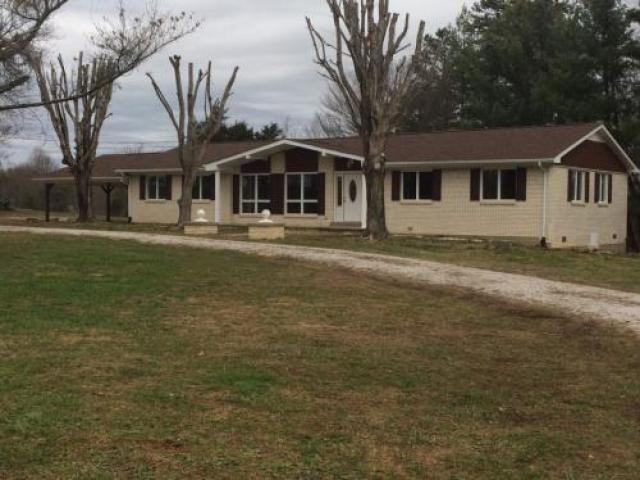 562 Keavy Craigs Creek Rd - Photo 2 of 6