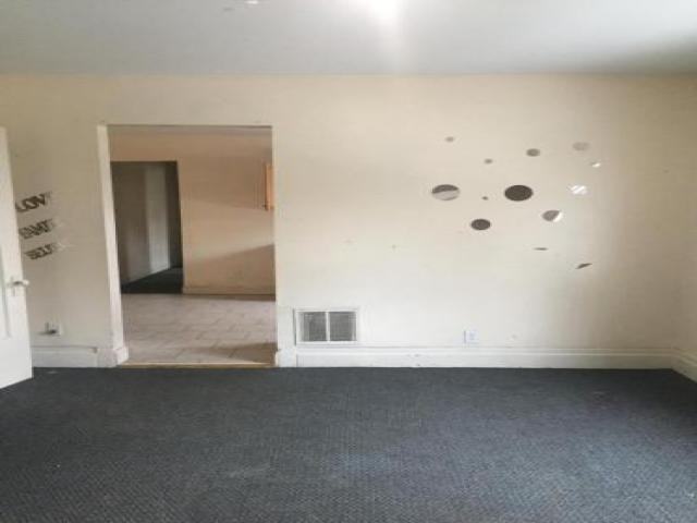 424 9th St - Photo 3 of 6