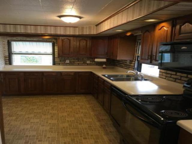 621 Lincoln Ave - Photo 2 of 3