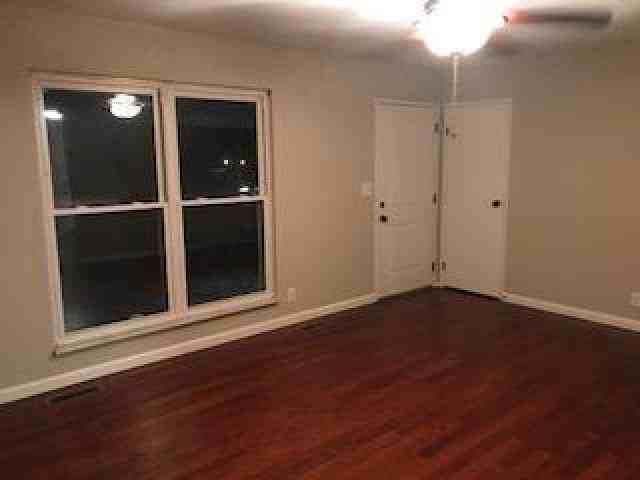 101 Meadowbrook Dr - Photo 3 of 6