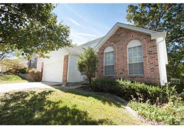 16560 Hunters Crossing Dr - Photo 2 of 6