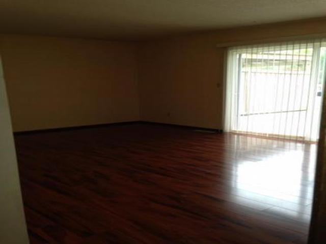 429 Peterson St - Photo 3 of 6