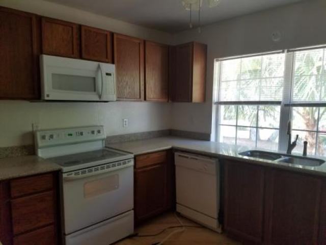 616 N I St - Photo 2 of 6