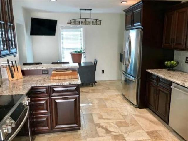 1515 E Maxwell Ln - Photo 3 of 6