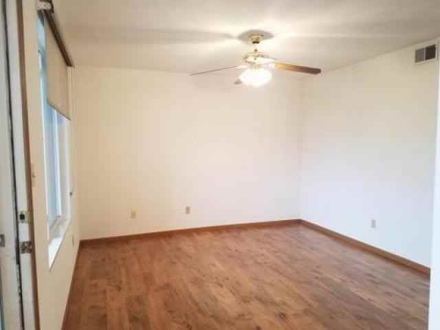 420 W 4th St - Photo 3 of 6