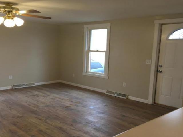 402 E Court St - Photo 2 of 6